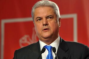 Adrian Năstase taie în carne vie. Fostul premier prevestește finalul PSD. „Va fi spulberat”