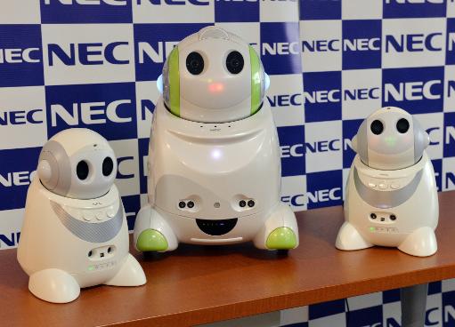 Japonezii de la NEC lansează robotul de companie