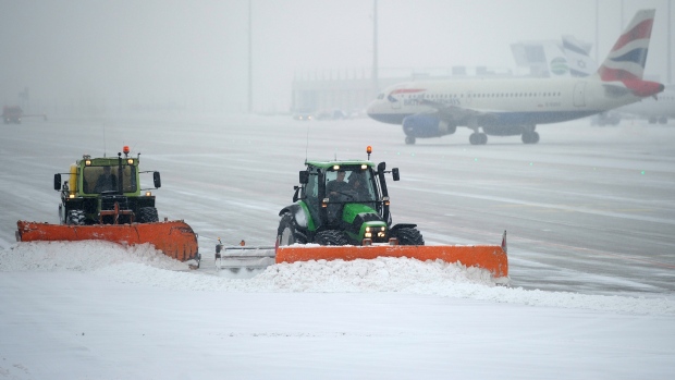 Transporturile, puternic perturbate din cauza ninsorilor neobişnuite în vestul Europei