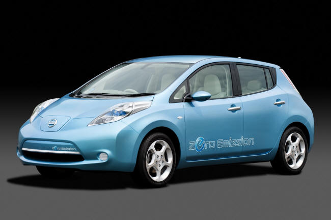 Nissan a început producţia la modelul electric Leaf