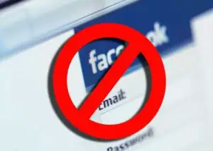 Francezii interzic Facebook şi Twitter