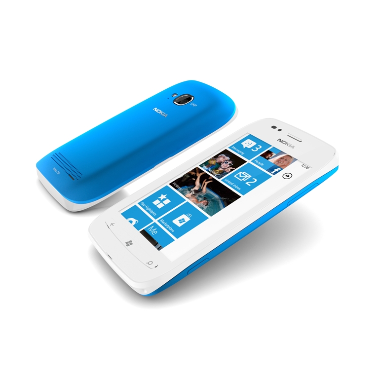 Nokia Lumia 710 şi Lumia 800 sunt disponibile la Cosmote şi Germanos