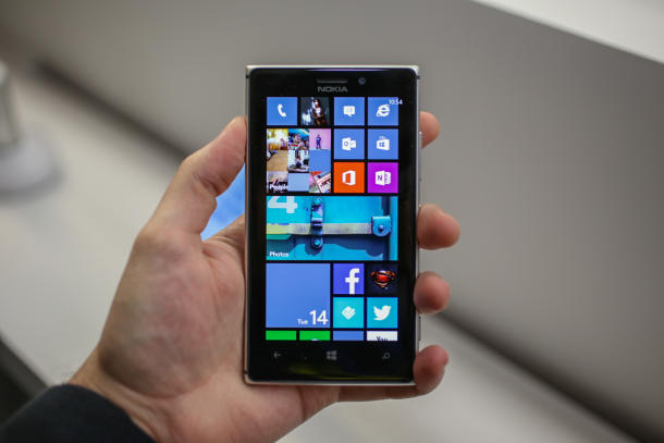 Nokia Lumia 925 este disponibil la Vodafone