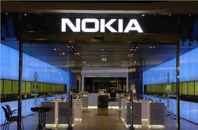 Nokia vinde din ce în ce mai puţin