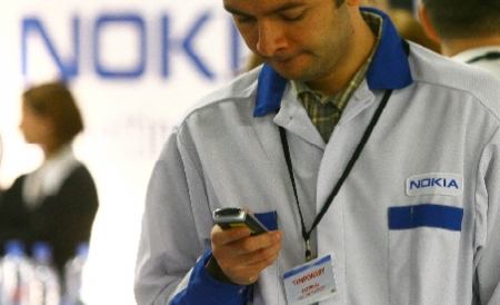 Nokia începe împărţirea salariilor compensatorii angajaţilor de la Jucu