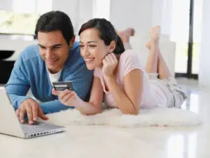 100.000 de români au scăpat de frica de a plăti online