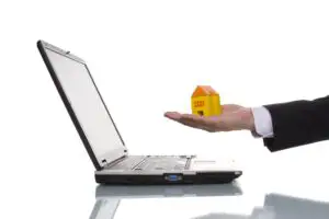 Românii şi-au schimbat atitudinea faţă de imobiliare: vor mai multe apartamente de închiriat