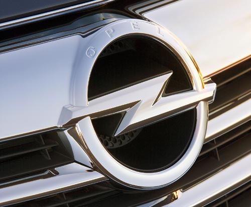 Opel demarează producţia de serie a noului model Astra GTC