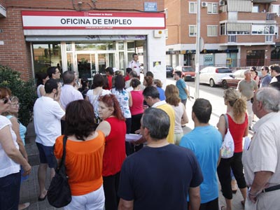 Spaniolii consideră că băncile au provocat criza economică prin care trece ţara
