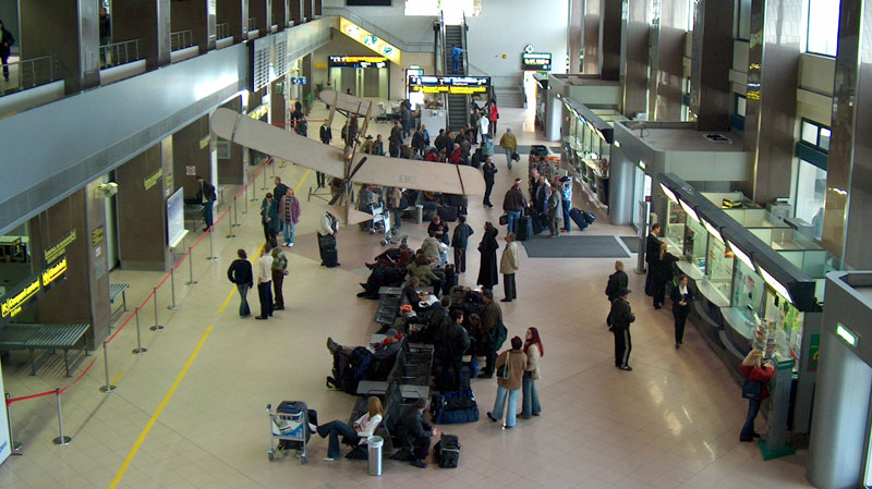 7 milioane de pasageri pe aeroporturile Otopeni şi Băneasa în 2010