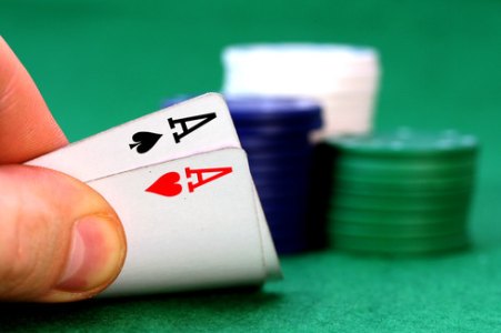 Românul care a câștigat 2 milioane de dolari din poker