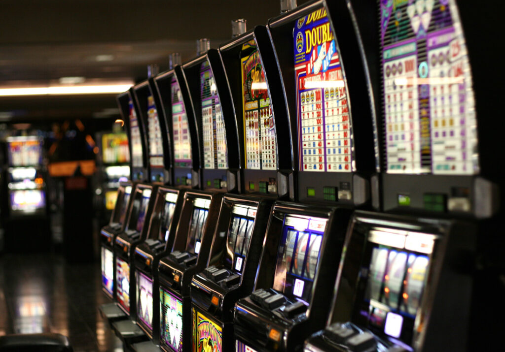 Veste dezastruoasă pentru amatorii de jocuri de noroc. Sute de mii de cazinouri s-ar putea închide