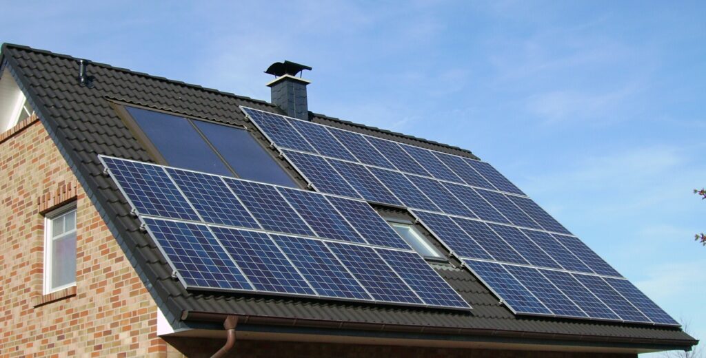 LOVITURĂ pentru producătorii de energie solară