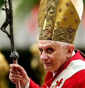 Un papă „renunţă”, nu „demisionează”‘ şi nici nu „abdică”