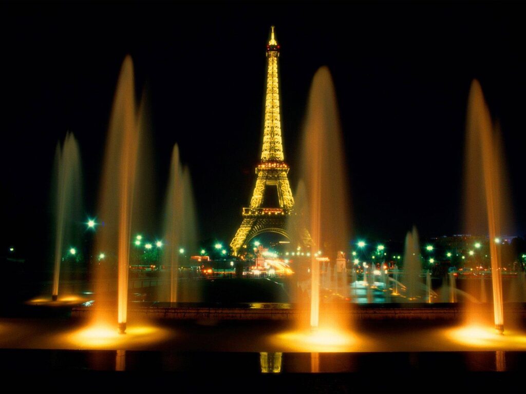 Oraşul luminilor, în beznă! Magazinele şi clădirile din Paris, obligate să stingă luminile noaptea