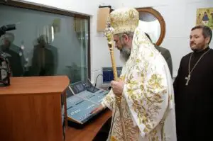Cum încearcă Ministerul Comunicaţiilor să extindă accesul la internet? Apelează la Patriarhie