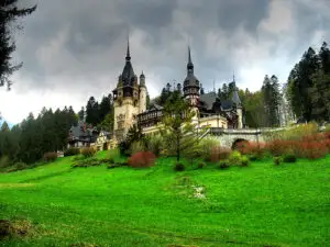 Peste 100.000 de oameni au vizitat castelul Peleş în primele şase luni