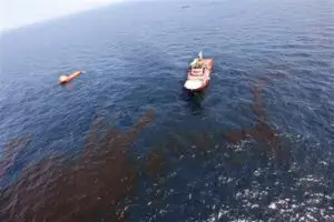 Peste 200.000 de litri de petrol s-au scurs în Marea Nordului