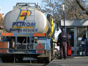 VESTE BUNĂ Benzina se ieftineşte masiv