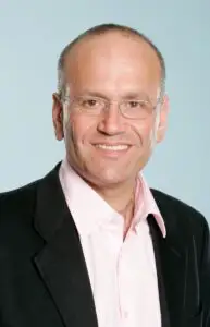 Doug Richard: „Mediul de afaceri se dezvoltă în cloud. Nu contează unde îţi dezvolţi produsul, ci cât de bine o faci”