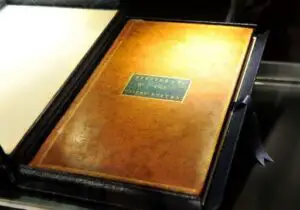 RECORD O carte care i-a aparţinut primului preşedinte american, vândută cu 9,8 mil. dolari