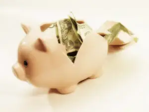 Doar statul împrumută mai mult de la bănci! Economiile firmelor scad în mod alarmant