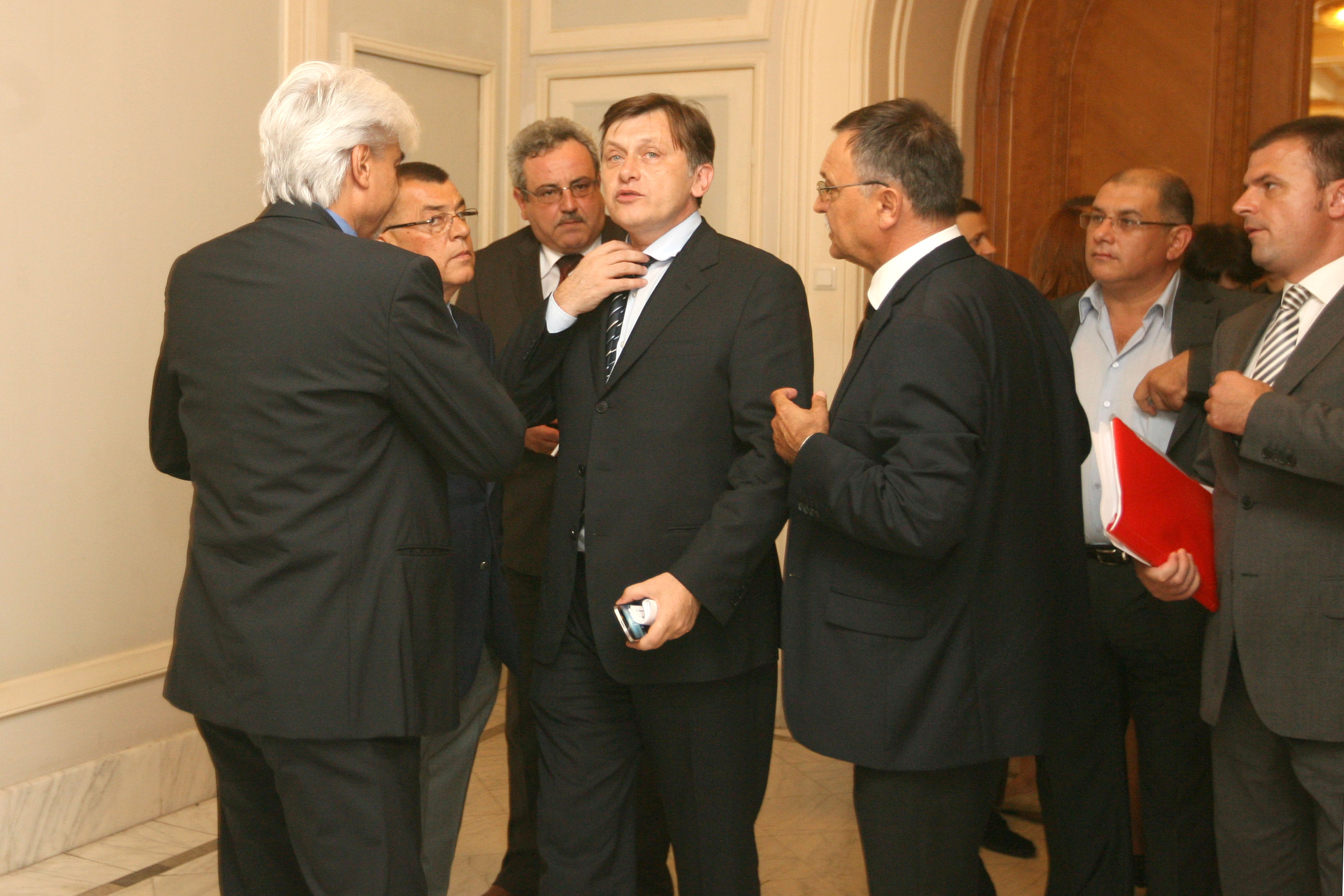 EXCLUSIV Liberalii se opun înfiinţării ASF, gigantul care ar fi supravegheat 6 mld. euro