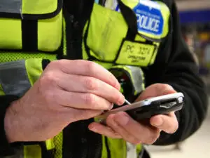 Poliţiştii britanici învaţă să prindă criminalii cu ajutorul Facebook