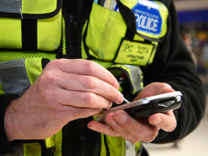 Poliţiştii britanici învaţă să prindă criminalii cu ajutorul Facebook