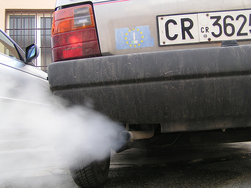 Mașinile noi vândute în 2010 emit cu 3,7% mai puțin CO2 decât cele comercializate în 2009