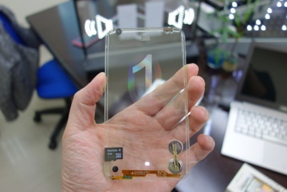 Primele smartphone-uri transparente vor apărea pe piaţă anul acesta