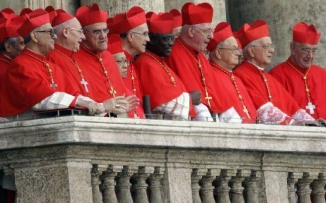 Fum alb la Vatican: S-a ales un nou Papă