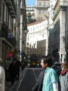 Cum se trăiește în țara cu TVA-ul aproape similar României