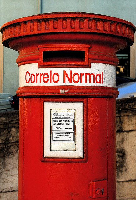 Portugalia va vinde la bursă 70% din acţiunile companiei naţionale de poştă
