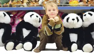 Copiii străinilor se joacă cu jucăriile noastre, ai noştri cu ale chinezilor