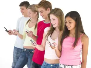 A scăzut numărul total de utilizatori activi de telefonie mobilă din ţară. Vezi cu cât