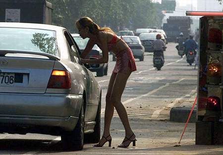 Borowitz Report: Prostituatele au tăiat drastic ratingul SUA