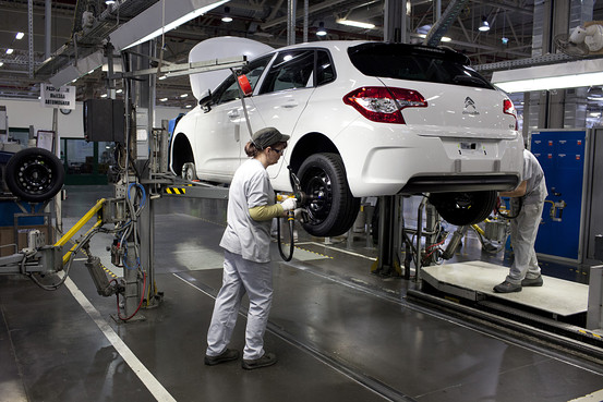 Peugeot Citroen ar putea asambla maşini General Motors din 2016