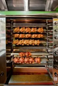 Românii au cumpărat de la fast food peste 10.000 de pui la rotisor