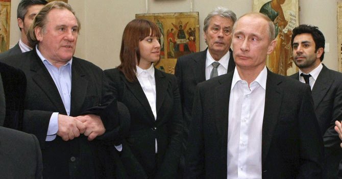 Putin s-a întâlnit cu Depardieu, căruia i-a înmânat paşaportul rus