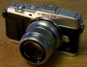 Cea mai rapidă cameră mirrorless a ajuns în România