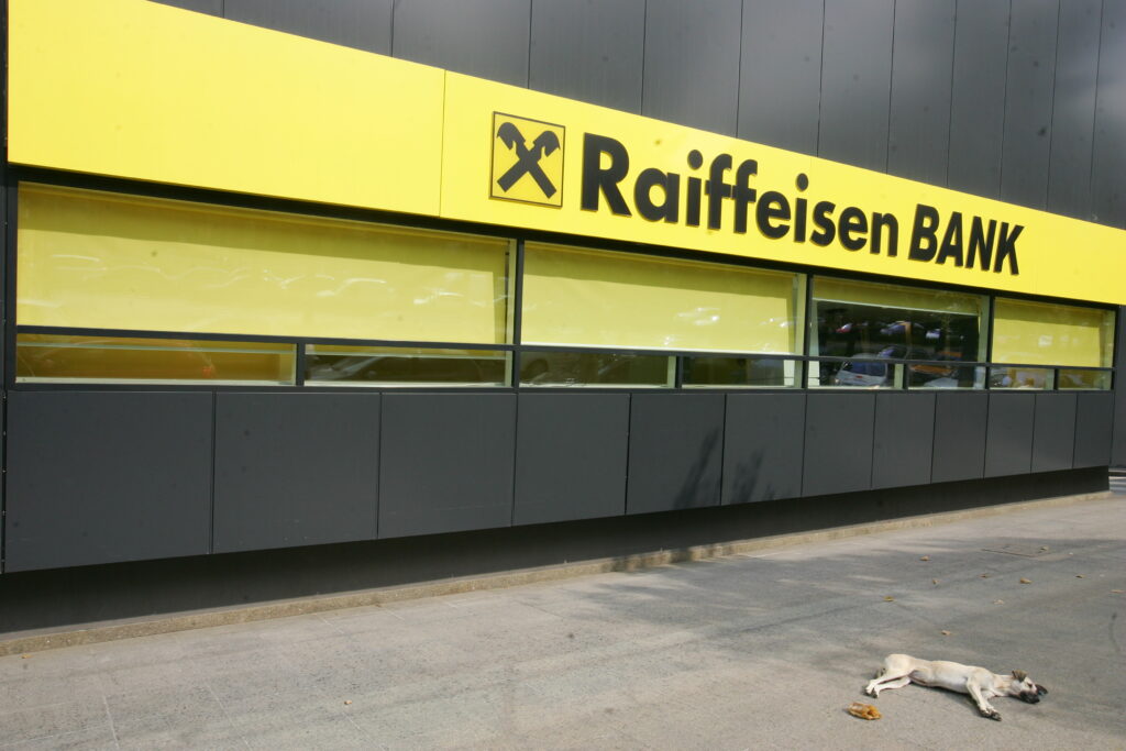 Raiffeisen Bank păstrează contractele de credit în varianta acceptată deja de clienți