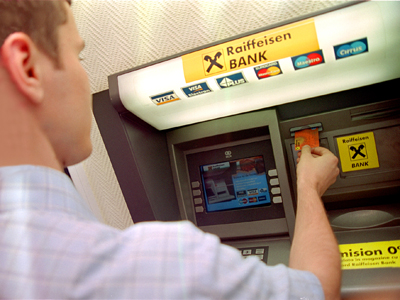 Cardurile de debit Raiffeisen Bank nu vor funcţiona în noaptea de sâmbătă spre duminică