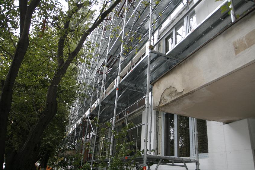 ALARMĂ: Doar pe patru din cinci şantiere din Bucureşti se foloseşte polistirenul recomandat pentru termoizolaţii