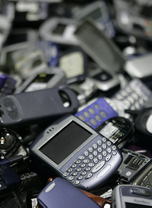 Orice telefon mobil trimis la reciclat poate aduce un smartphone
