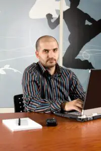 Și managerii o iau de la capăt. În alte companii sau pe cont propriu