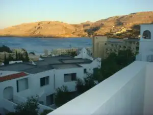 Rodos, Zakynthos şi Santorini, destinaţiile cu cel mai ridicat procent al evaziunii fiscale