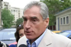 Petre Roman: „Regionalizarea ajută la absorbţia fondurilor UE, dar Guvernul este problema”