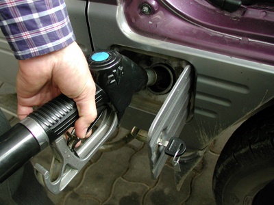 Rompetrol reduce de marţi preţurile carburanţilor