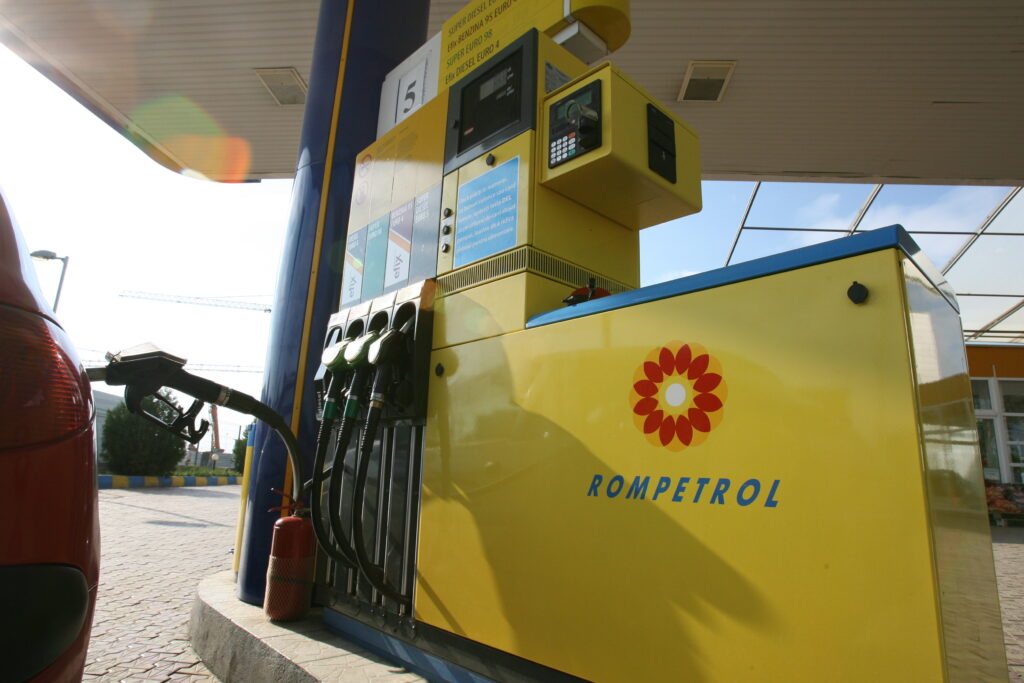 Rompetrol a redus preţul carburanţilor cu 4 bani/litru
